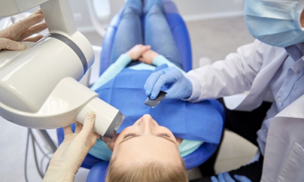 کاربرد رادیوگرافی در تشخیص پوسیدگی‌های دندان چگونه است؟
